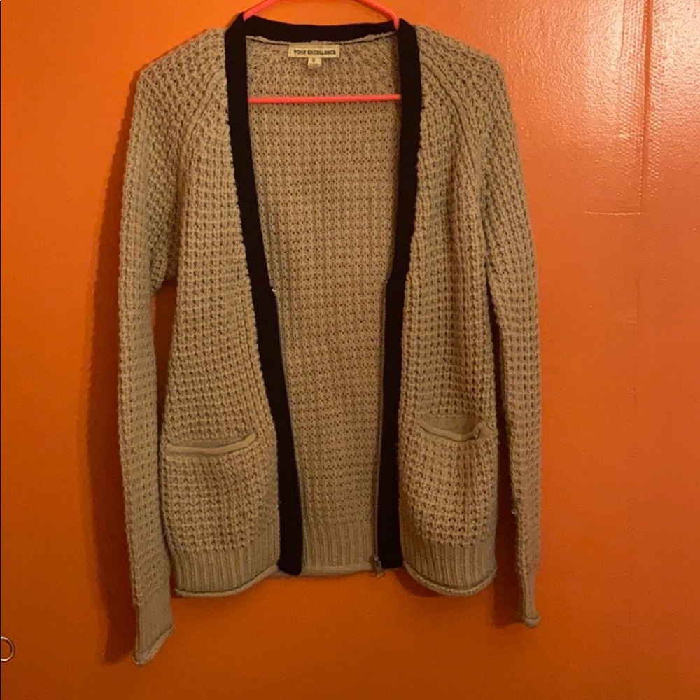 Cute sweater with pockets.